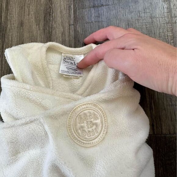 NEWBORN BABY HALO SWADDLE - Picture 3 of 4